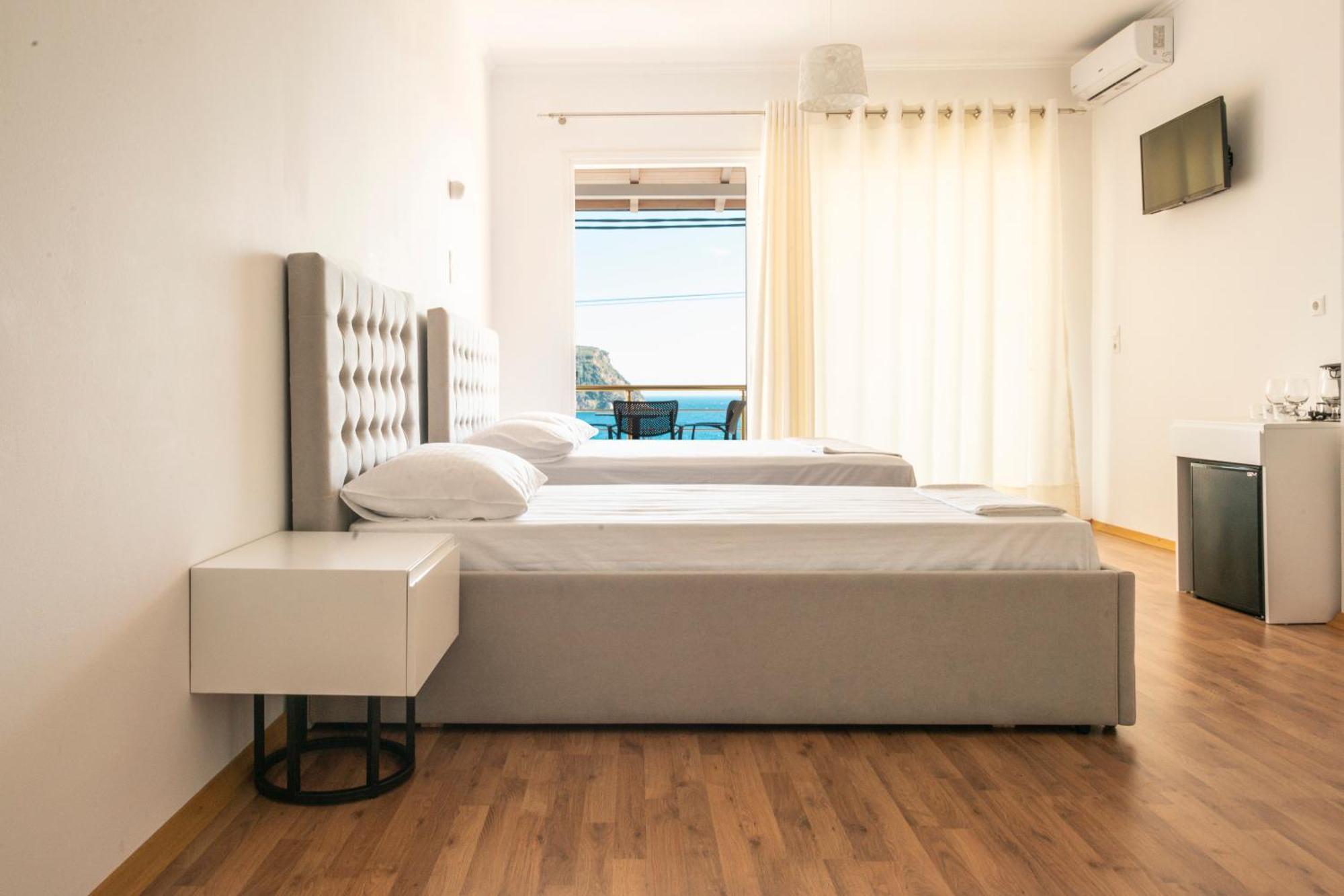 Ionio Rooms Himare Exterior photo