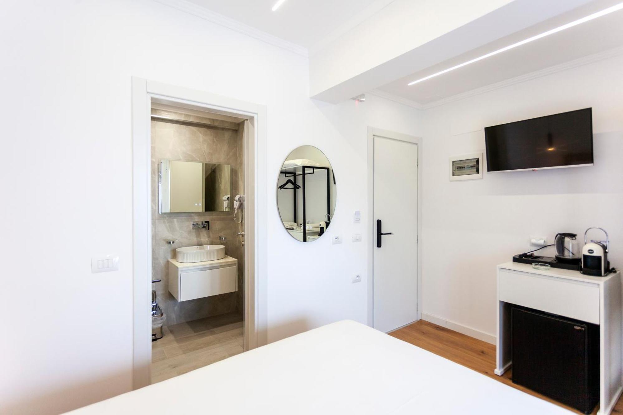 Ionio Rooms Himare Exterior photo