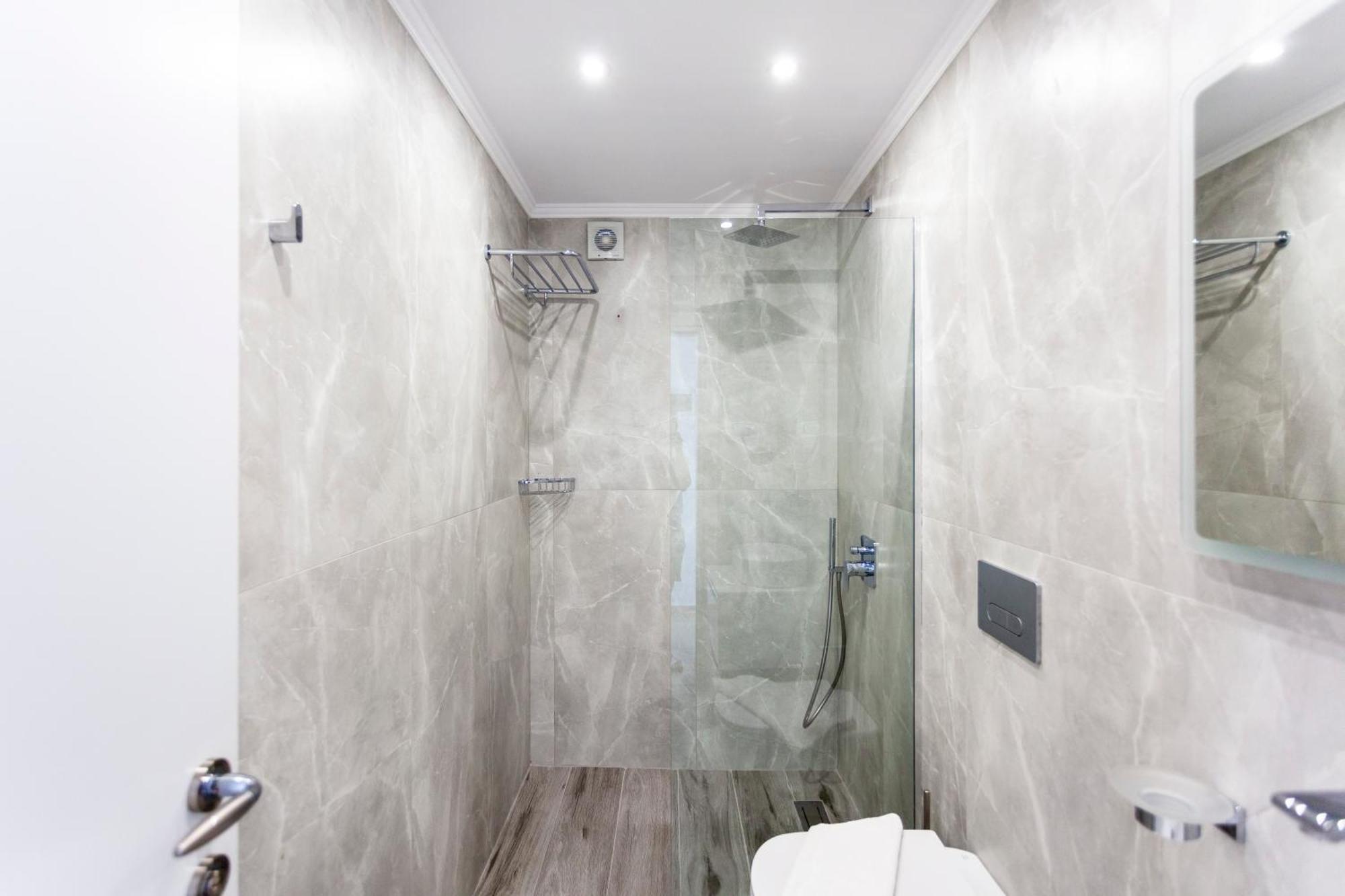 Ionio Rooms Himare Exterior photo